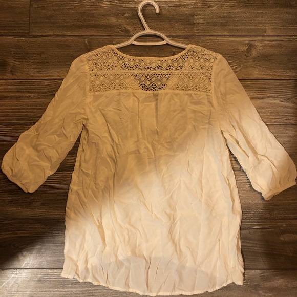 Cute top - Picture 2 of 3